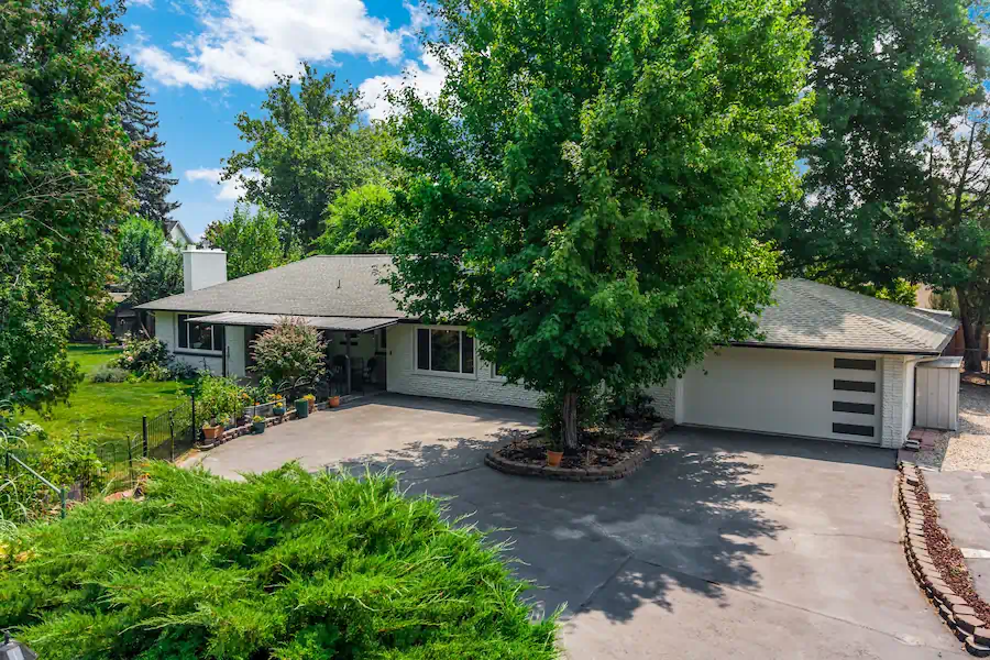 157 W Willoway Drive - Boise Depot Bench